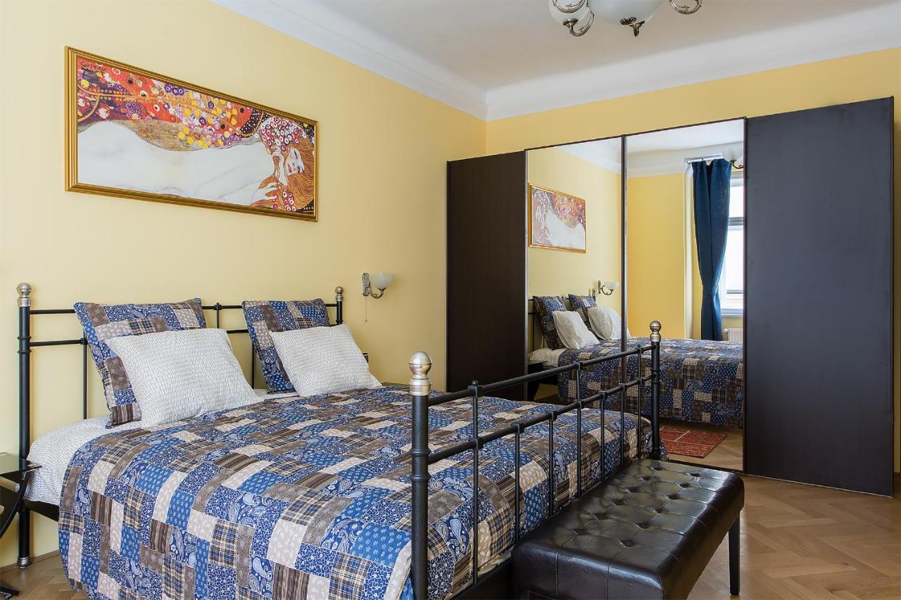 In Heart Of - 2br 2ba Elegant Downtown