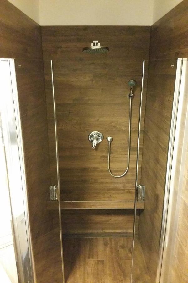 In Heart Of - 2br 2ba Elegant Downtown