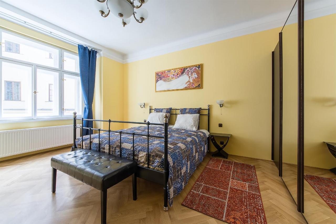 In Heart Of - 2br 2ba Elegant Downtown *